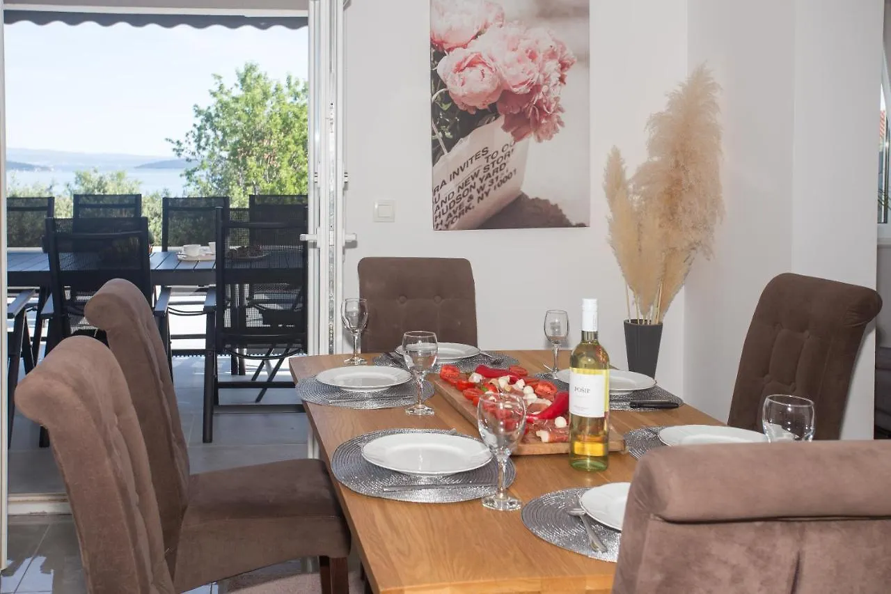 Luxury Apartment With Heated Pool&Sea And Mountain View